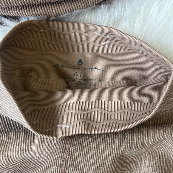 SPIRITUAL GANGSTER LOVE SCULPT SEAMLESS RUFFLE LEGGING - DESERT - Picture 4 of 8